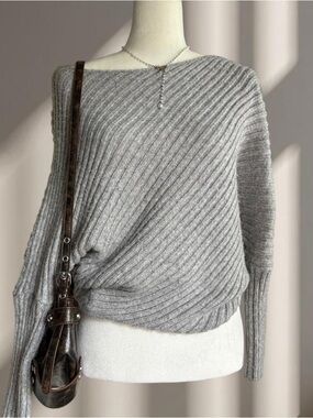 Jennifer Lopez Diagonal Ribbed Off-the-Shoulder Sweater - Light Gray